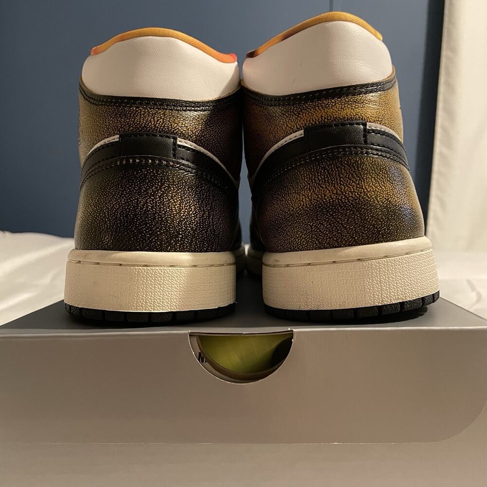 Nike Air Jordan 1 Mid SE 'Orange Wear-Away' Size 9.5 - Picture 5 of 6